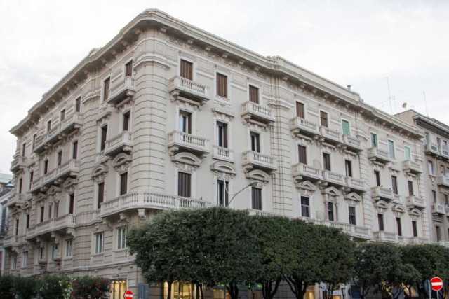L'imponente e panoramico Palazzo Scattarelli, nato per "sfidare" il Teatro Petruzzelli